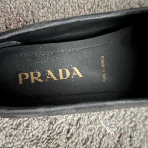 AUTHENTIC Prada driving Mocs. Or loafers barely worn - Picture 5 of 9